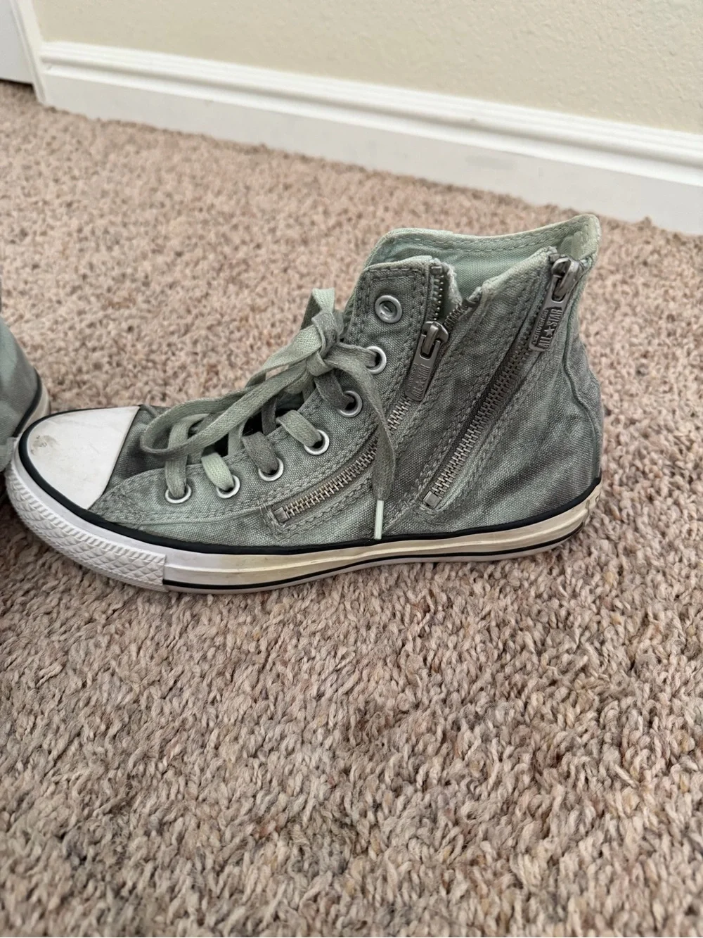 Converse High-Top Sneakers in Faded Sage Green - Picture 2 of 4